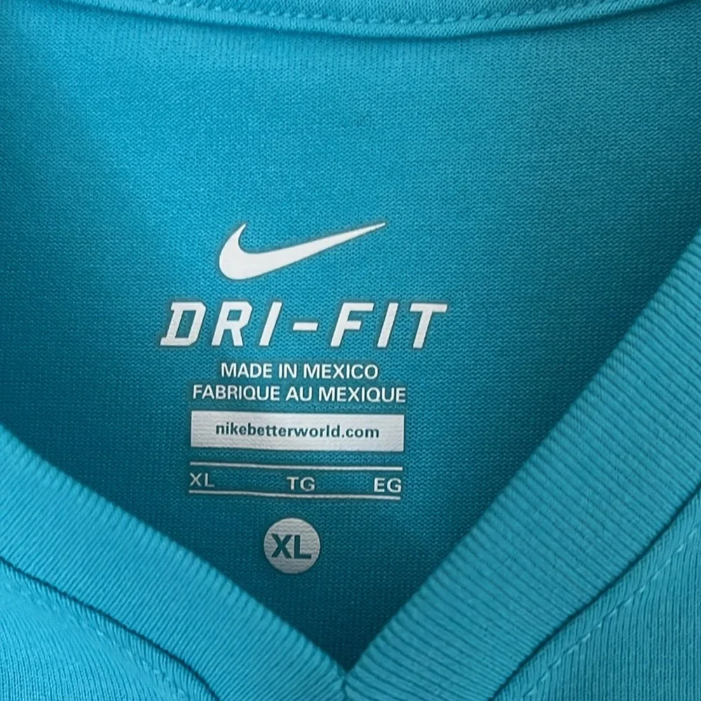 Nike dri fit v-neck t-shirt  girls XL